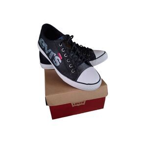 Levi's Boys Sneakers Size 7 NWOT